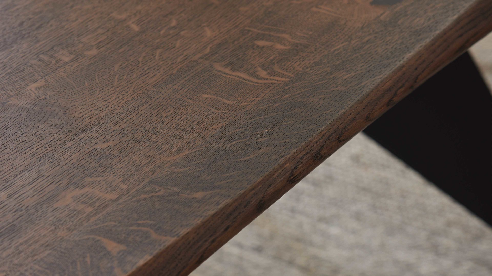 Esstisch Interliving aus Holz in Holzfarben Dunkel Interliving Esszimmer Serie 5116 – Esstisch Mooreiche & schwarzer Stahl - ca. 180 x 100 cm