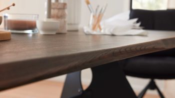 Esstisch Interliving aus Holz in Holzfarben Dunkel Interliving Esszimmer Serie 5116 – Esstisch Mooreiche & schwarzer Stahl - ca. 180 x 100 cm