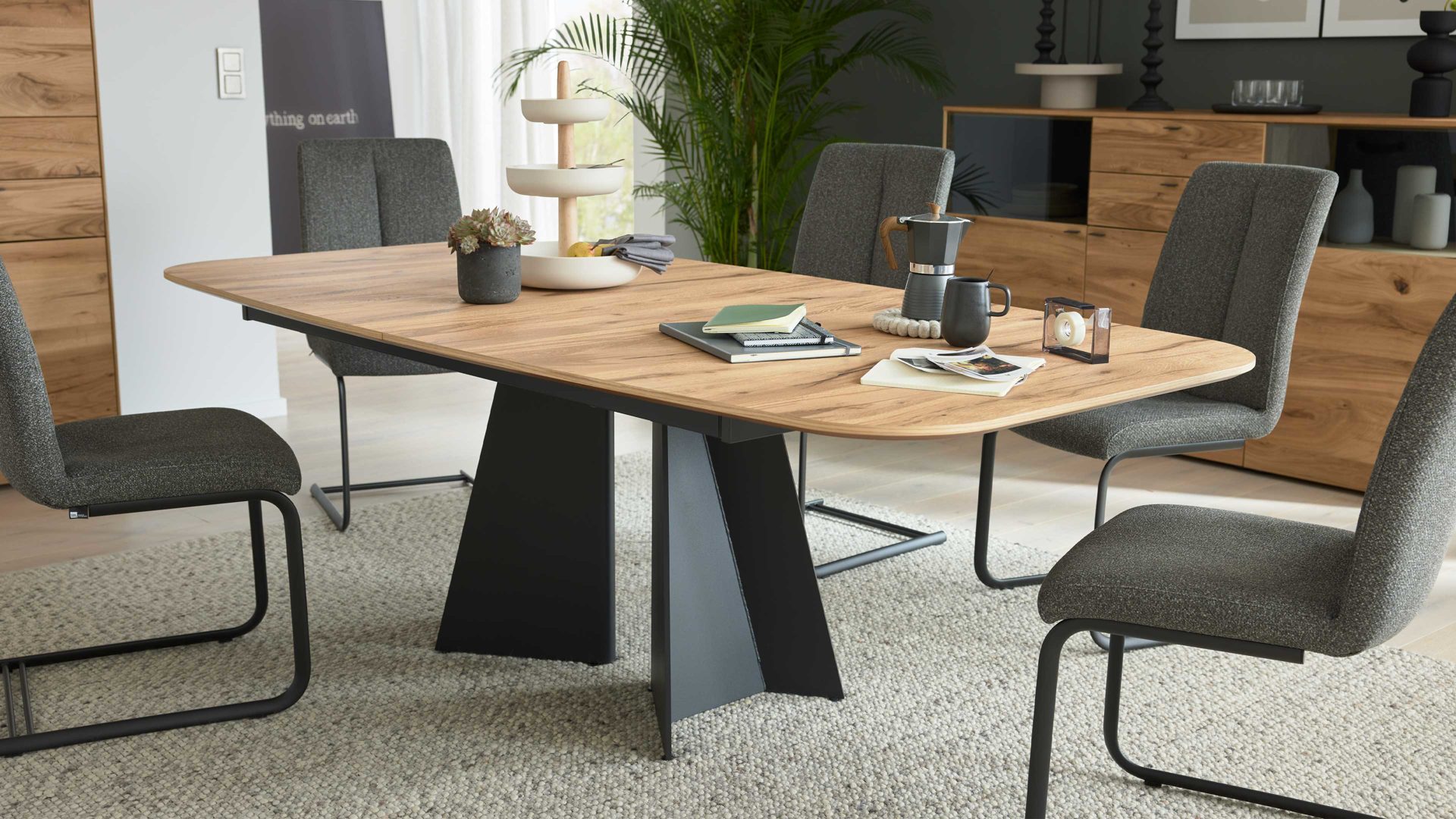 Esstisch Interliving aus Holz in Holzfarben Interliving Esszimmer Serie 5119 - Esstisch helle Eiche rustico & anthrazitfarbenes Metall - ca. 220 x 110 cm