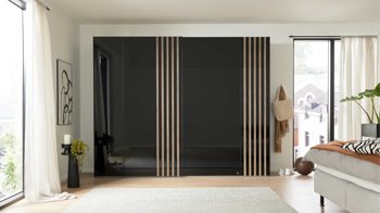 Kleiderschrank Interliving aus Holz in Schwarz Interliving Kleiderschrank Serie 1208 - Schwebetürenschrank Schwarzglas & Atlantic Eiche - zwei Türen, Breite ca. 298 cm