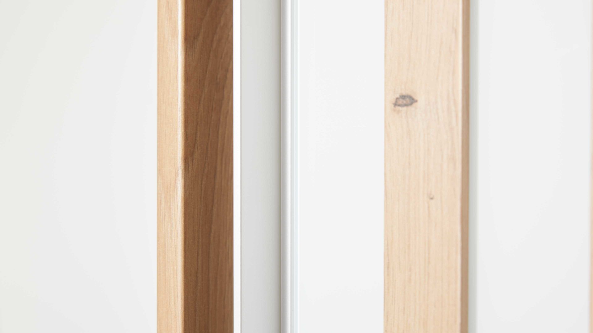 Kleiderschrank Interliving aus Holz in Weiß Interliving Kleiderschrank Serie 1208 - Schwebetürenschrank 86603 alpinweißes Glas & Artisan Eiche - zwei Türen, Breite ca. 298 cm