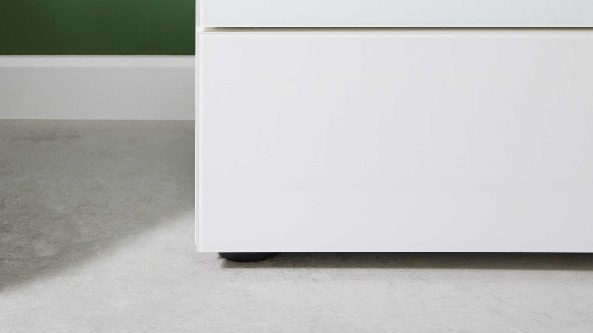 Schubladenkommode Interliving aus Holz in Weiß Interliving Kleiderschrank Serie 1208 - Schubladenkommode alpinweißes Glas & Artisan Eiche - sechs Schubladen, Höhe ca. 114 cm