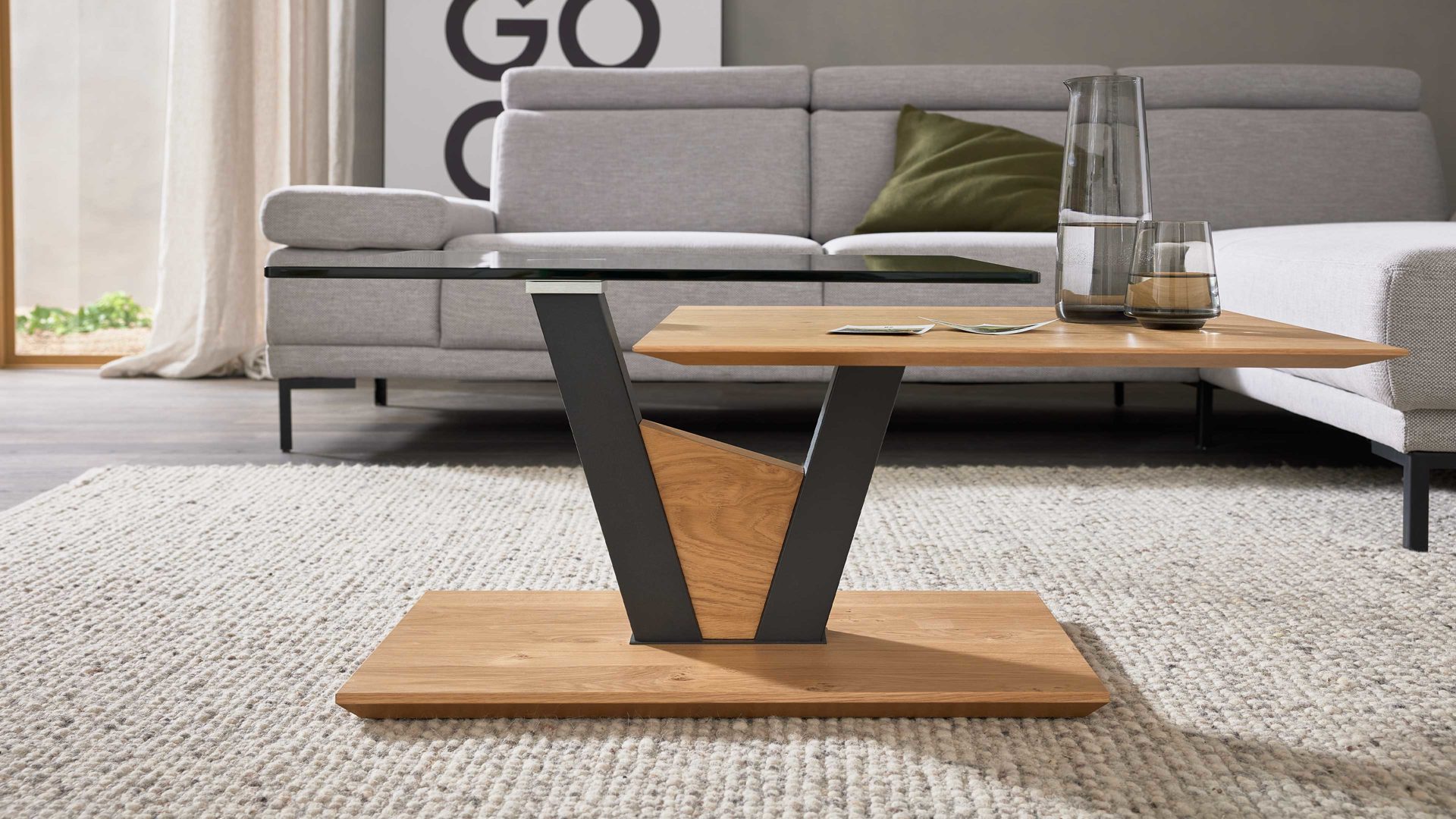 Couchtisch Interliving aus Holz in Holzfarben Interliving Couchtisch Serie 6224 - Couchtisch Klarglas & Wildeiche - ca. 118 x 65 cm