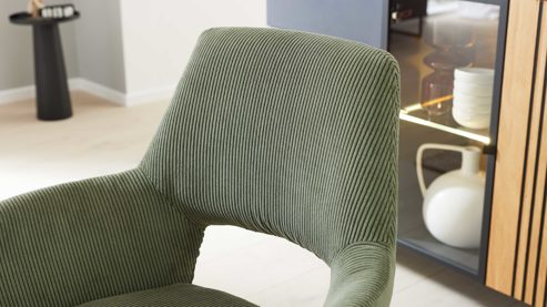 Vierfußstuhl Interliving aus Stoff in Dunkelgrün Interliving Esszimmer Serie 5605 – Armlehnstuhl waldgrüner Cord Rebel & Eiche