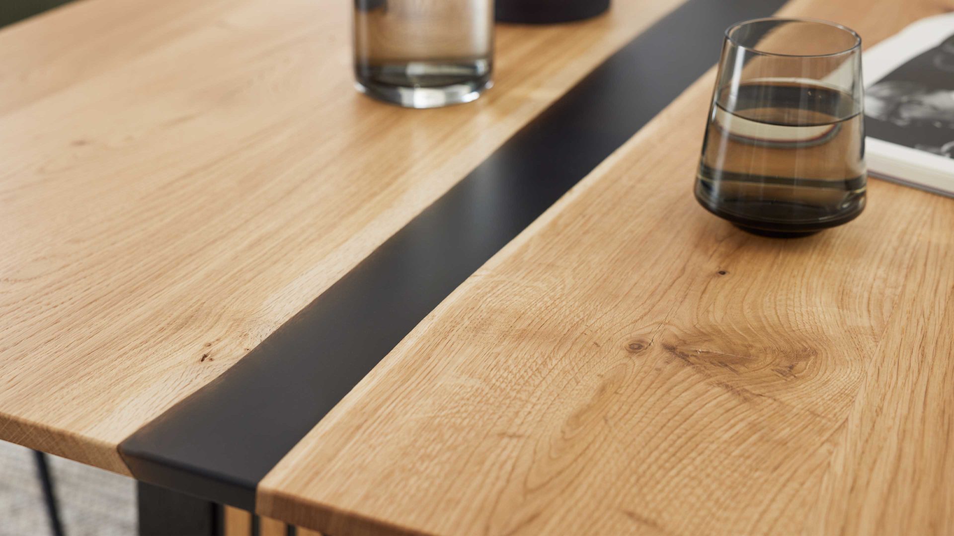 Esstisch Interliving aus Holz in Holzfarben Interliving Esszimmer Serie 5605 – Esstisch Charakter-Eiche & Schwarz - ca. 180 x 100 cm