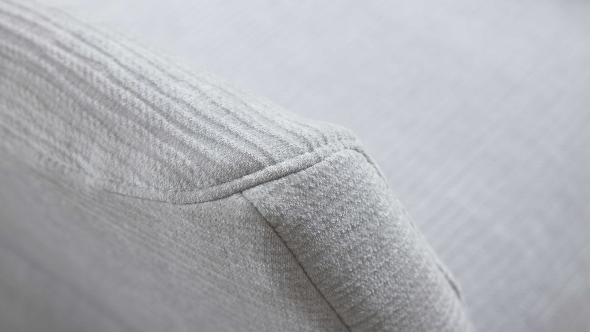 Relaxsessel Interliving aus Stoff in Hellgrau Interliving Sessel Serie 4530 silberfarbener Bezug Mara 9 & silberfarbener Sternfuß