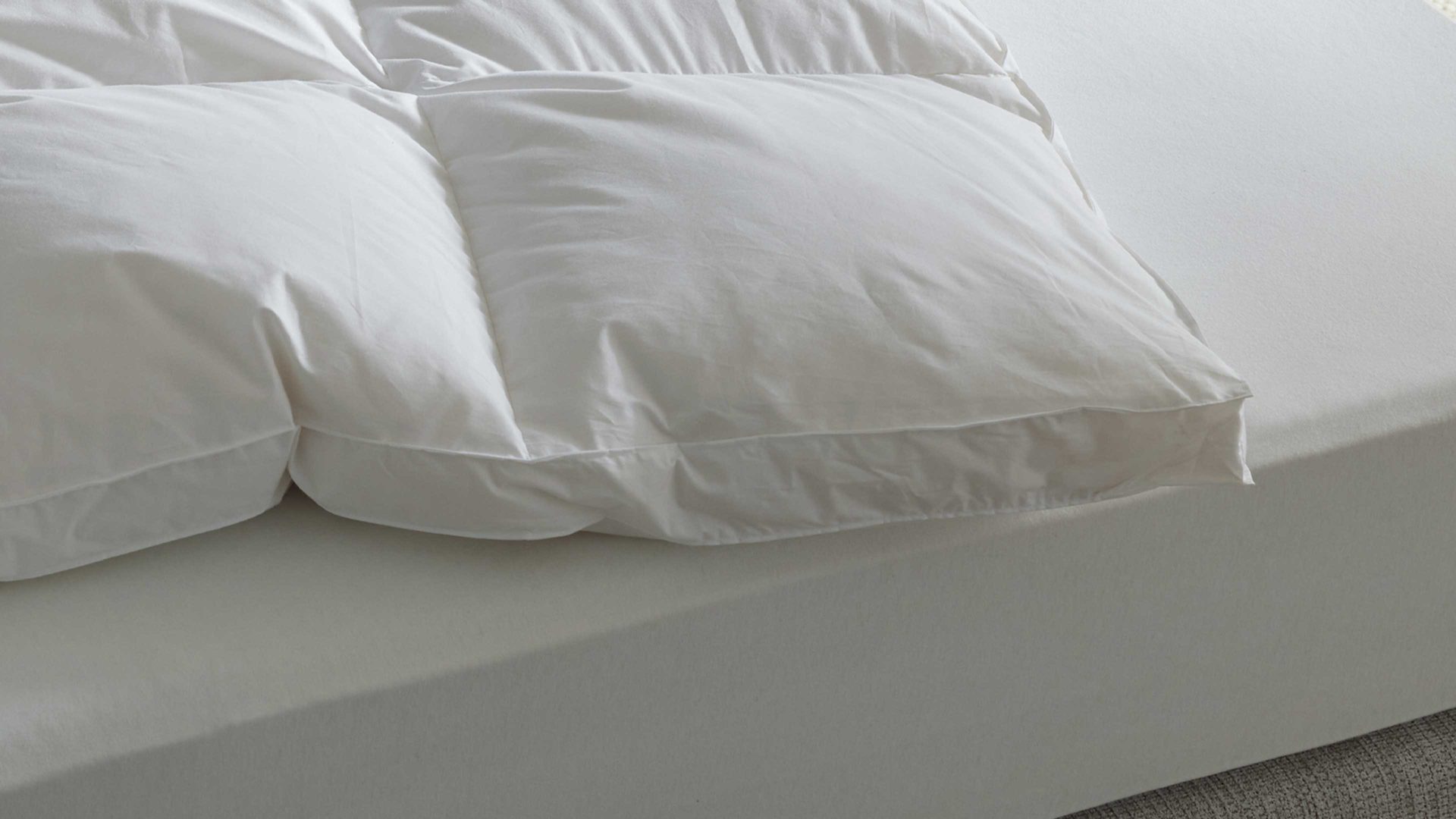 Daunendecke Interliving aus Stoff in Weiß Interliving Bettdecke Serie 9205 - Daunendecke als Winterbett warm, ca. 1.560 g Daunen - ca. 240 x 220 cm