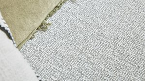 Polsterhocker Interliving aus Stoff in Weiß Interliving Sofa Serie 4065 – XXL-Polsterhocker ecrufarbener Webstoff Loft & schwarze Metallfüße – ca. 130 x 65 cm