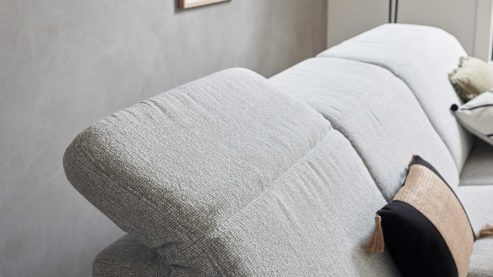 Ecksofa Interliving aus Stoff in Weiß Interliving Sofa Serie 4065 – Ecksofa ecrufarbener Webstoff Loft & schwarze Metallfüße – Stellfläche ca. 288 x 183 cm