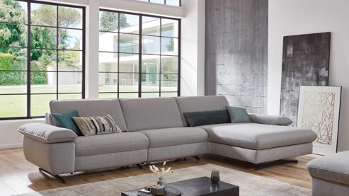 Ecksofa comfortmaster besser sitzen, liegen, leben aus Stoff in Hellgrau Comfortmaster Spektra 1488 - Relax-Wohnlandschaft mit vielen Funktionen hellgraues Flachgewebe Loop 02 jet – Stellfläche ca. 344 x 182 cm