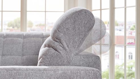 Ecksofa KAWOO aus Stoff in Hellgrau KAWOO Serie 8334 - Ecksofa platingraue Chenille GFS 49 & schwarze Holzfüße H61-250 - Stellfläche ca. 214 x 299 cm