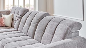 Ecksofa KAWOO aus Stoff in Hellgrau KAWOO Serie 8334 - Ecksofa platingraue Chenille GFS 49 & schwarze Holzfüße H61-250 - Stellfläche ca. 214 x 299 cm