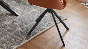 Vierfußstuhl Niehoff sitzmoebel aus Stoff in Orange NIEHOFF SITZMÖBEL Cloudy Armlehstuhl cognacfarbene Mikrofaser Gavin & schwarzes Metallgestell