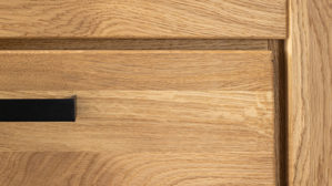 Vitrine Mca direkt aus Holz in Holzfarben Wohnprogramm Silias - Kombi-Highboard Wildeiche - zwei Schubladen, eine Glasrahmentür, drei Fächer, Höhe ca. 140 cm