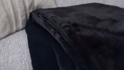 Wohndecke Interliving aus Stoff in Schwarz Interliving Decken Serie 9126 - Wohndecke schwarzes Kunstfell - ca. 140 x 200 cm