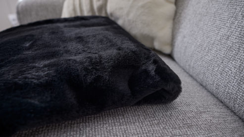 Wohndecke Interliving aus Stoff in Schwarz Interliving Decken Serie 9126 - Wohndecke schwarzes Kunstfell - ca. 140 x 200 cm