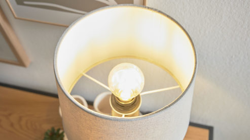 Tischleuchte Interliving aus Keramik in Grau Interliving Leuchten Serie 9346 - Tischlampe graue Keramik – Höhe ca. 37 cm