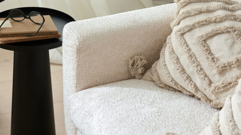 Bigsofa Roomio® aus Stoff in Weiß Roomio® No. 4105 - Bigsofa weißer Stoffbezug Shaun & Holzfüße 1118 HREG - Länge ca. 228 cm