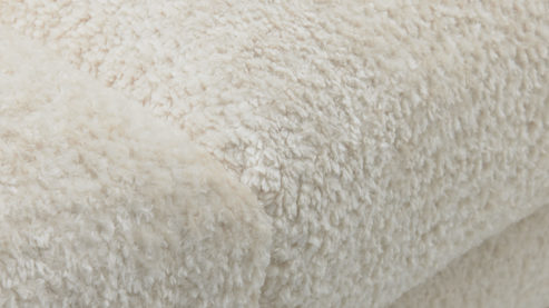 Zweisitzer Roomio® aus Stoff in Weiß Roomio® No. 4105 - Zweisitzer weißer Stoffbezug Shaun & Holzfüße 1118 HREG - Länge ca. 168 cm