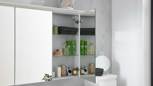 Spiegelschrank Interliving aus Holz in Weiß Interliving Bad Serie 3702 - Spiegelschrank 7793 Edelweiß - drei Türen, Breite ca. 120 cm