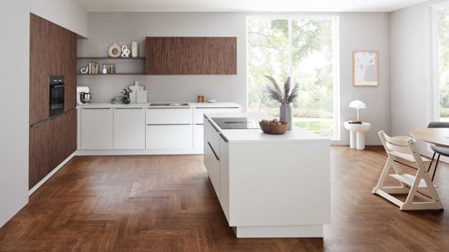 Einbauküche Nolte® küchen aus Holz in Holzfarben nolte® Einbauküche Manhattan mit Constructa Einbaugeräten Stripe Wood Choco & weiß - dreizeilig