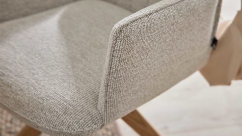 Polsterstuhl Interliving aus Stoff in Weiß Interliving Esszimmer Serie 5102 – Armlehnstuhl V322 leinenfarbener Jacquard Lodge L07 & schwarzes Eisen