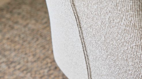 Polsterstuhl Interliving aus Stoff in Weiß Interliving Esszimmer Serie 5102 – Armlehnstuhl U322 mit Drehfunktion leinenfarbener Jacquard Lodge L07 & schwarzes Eisen