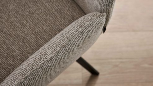 Polsterstuhl Interliving aus Stoff in Weiß Interliving Esszimmer Serie 5102 – Armlehnstuhl V322 leinenfarbener Jacquard Lodge L07 & schwarzes Eisen