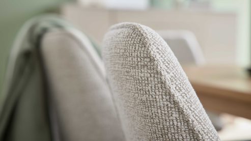 Polsterstuhl Interliving aus Stoff in Weiß Interliving Esszimmer Serie 5102 – Armlehnstuhl V512 Eiche bianco & leinenfarbener Jacquard Lodge L07