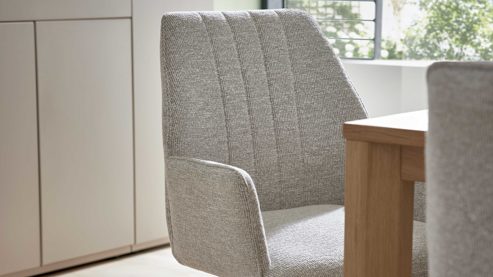 Polsterstuhl Interliving aus Stoff in Weiß Interliving Esszimmer Serie 5102 – Armlehnstuhl mit Drehfunktion Eiche bianco & leinenfarbener Jacquard Lodge L07