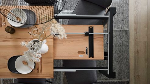 Auszugtisch Interliving aus Holz in Schwarz Interliving Esszimmer Serie 5102 – Auszugtisch V933 Kernbuche & Mattschwarz - ca. 140 - 240 x 90 cm