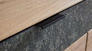Schuhschrank Interliving aus Holz in Holzfarben Interliving Garderoben Serie 6014 - Schuhschrank Wildeiche & Granitfurnier - zwei Schubladen, zwei Türen, Breite ca. 135 cm