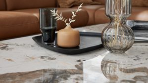 Couchtisch Interliving aus Keramik in Weiß Interliving Couchtisch Serie 6229 marmorfarbene Keramik Calcatta & schwarzer Stahl - ca. 140 x 80 cm