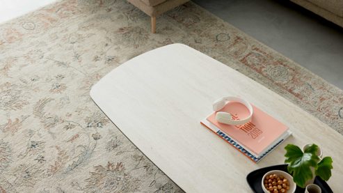 Couchtisch Interliving aus Keramik in Weiß Interliving Couchtisch Serie 6227 travertinfarbene Keramik & bronzefarbener Stahl - ca. 140 x 70 cm