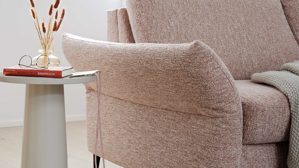 Schlafsofa Interliving aus Stoff in Rosa Interliving Schlafsofa Serie 4700 - Schlafsofa 120LÄ sienafarbener Webstoff Loft & schwarze Aluminiumfüße - Breite ca. 188 cm