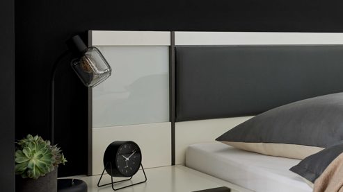 Paneel Interliving aus Holz in Weiß Interliving Schlafzimmer Serie 1033 – Paneel-Set weißes Glas & Holz – zweiteilig