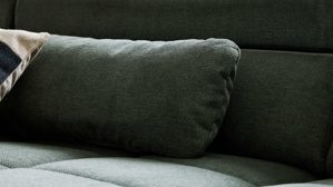 Einzelkissen Interliving aus Stoff in Grün Interliving Sofa Serie 4303 – Nierenkissen moosgrüner Pfotenstoff Cyber - ca. 58 x 25 cm