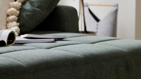 Ecksofa Interliving aus Stoff in Grün Interliving Sofa Serie 4303 – Ecksofa moosgrüner Pfotenstoff Cyber - Stellfläche ca. 323 x 190 cm