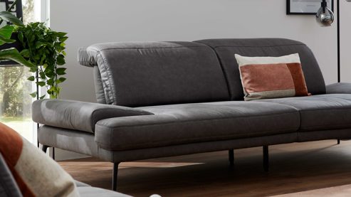 Zweisitzer Interliving aus Stoff in Dunkelgrau Interliving Sofa Serie 4460 - Zweisitzer SR70 grauer Bezug Clint & schwarze Metallfüße - Länge ca. 232 cm