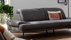 Zweisitzer Interliving aus Stoff in Dunkelgrau Interliving Sofa Serie 4460 - Zweisitzer SR90 grauer Bezug Clint & schwarze Metallfüße - Länge ca. 266 cm