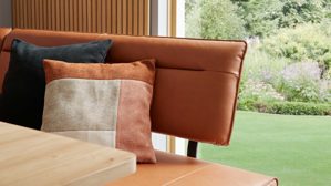 Eckbank Interliving aus Stoff in Hellbraun Interliving Esszimmer Serie 5505 - Eckbankkombination caramelfarbene Mikrofaser 925-72 & schwarzes Metall - Stellfläche ca. 169 x 215 cm