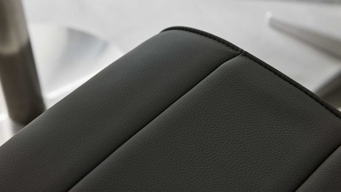 Barstuhl Interliving aus Kunstfaser in Grau Interliving Esszimmer Serie 5122 – Barstuhl graue Mikrofaser Delphin & gebürsteter Edelstahl