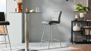 Barstuhl Interliving aus Kunstfaser in Grau Interliving Esszimmer Serie 5122 – Barstuhl ST67 graue Mikrofaser Delphin & gebürsteter Edelstahl