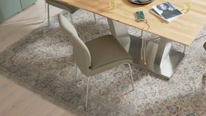 Vierfußstuhl Interliving aus Kunstfaser in Hellbraun Interliving Esszimmer Serie 5122 – Polsterstuhl fangofarbenes Kunstleder LEA-TEX & gebürsteter Edelstahl