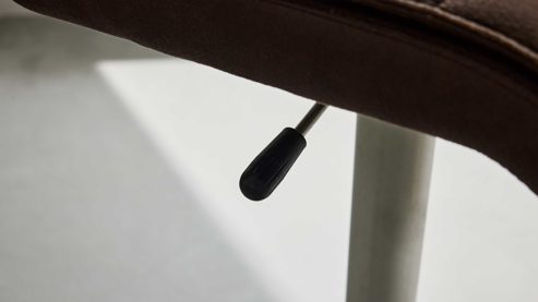 Barstuhl Interliving aus Kunstfaser in Braun Interliving Esszimmer Serie 5122 – Tresenstuhl mit Liftfunktion rostbraune Mikrofaser & gebürsteter Edelstahl