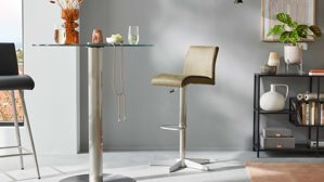 Barstuhl Interliving aus Kunstfaser in Grün Interliving Esszimmer Serie 5122 – Barhocker ST52 mit Liftfunktion farngrüne Mikrofaser & gebürsteter Edelstahl