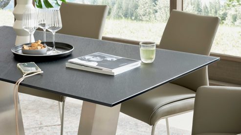 Esstisch Interliving aus Glas in Schwarz Interliving Esszimmer Serie 5122 – Esstisch schwarzes Glas & Edelstahl - ca. 160 x 90 cm