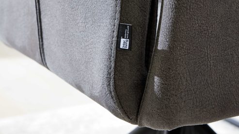 Vierfußstuhl Interliving aus Kunstfaser in Dunkelgrau Interliving Esszimmer Serie 5122 – Armlehnstuhl onyxschwarze Mikrofaser & mattschwarzes Metall