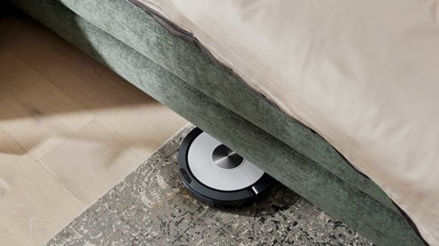 Boxspringbett Interliving aus Stoff in Grün Interliving Bettensystem Serie 1420 - Boxspringbett moosgrüne Chenille Toni & schwarze Holzfüße - Liegefläche ca. 180 x 200 cm