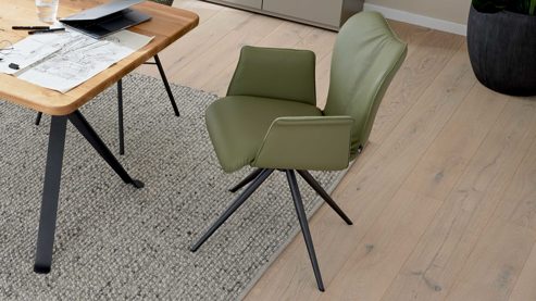 Polsterstuhl Interliving aus Leder in Grün Interliving Esszimmer Serie 5115 - Armlehnstuhl Aiko Four A32 jadefarbenes Leder LD7830 & umbragraues Metall